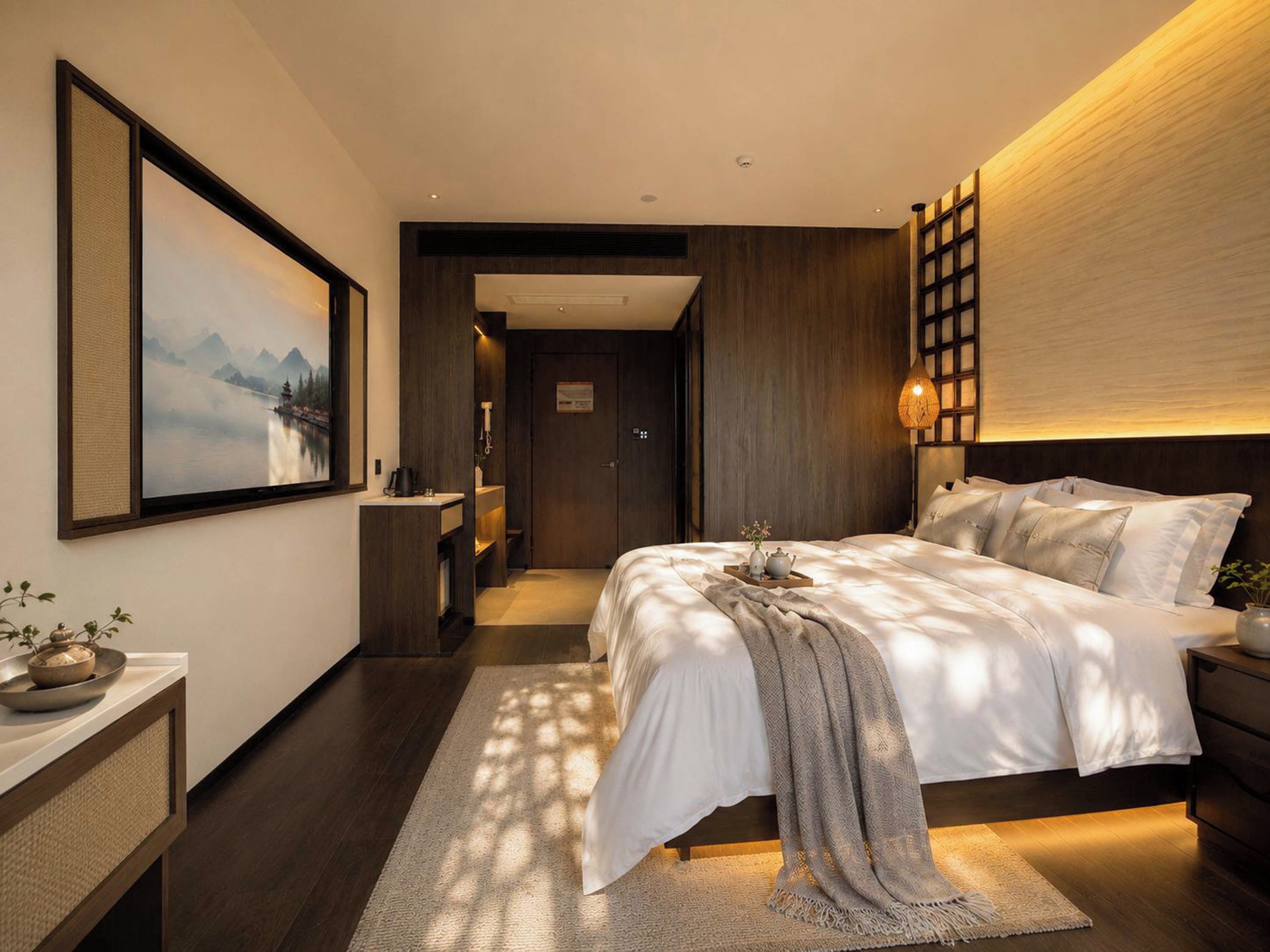 Una camera da letto moderna con un letto grande, comodini, abat-jour e un quadro incorniciato appeso al muro.