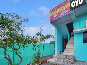 A hotel with a signboard advertising 24-hour AC availability. - Hotel O Kanha (Nagpur)