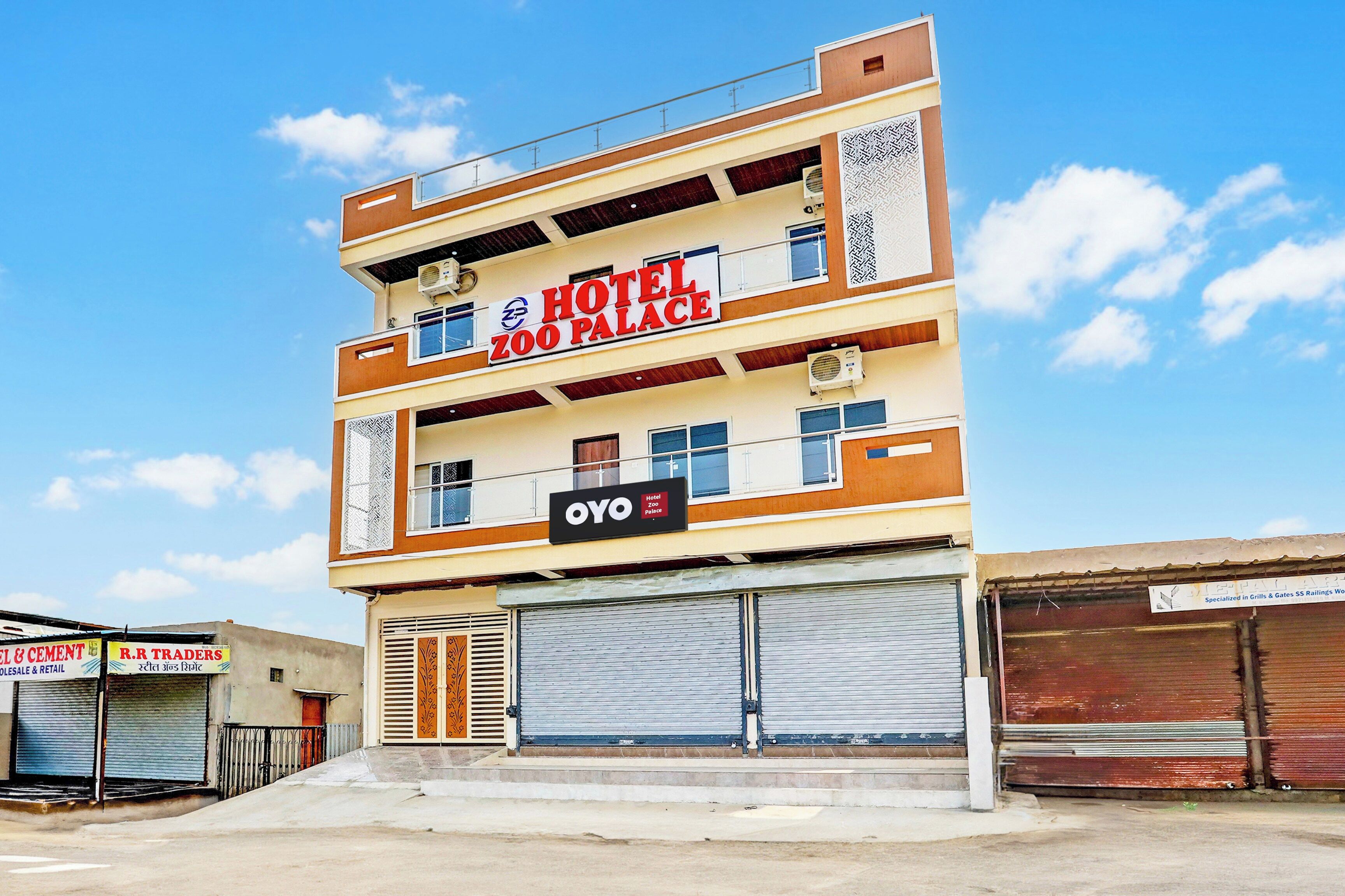 A multi-story building with a sign for 'Hotel Zoo Palace.'