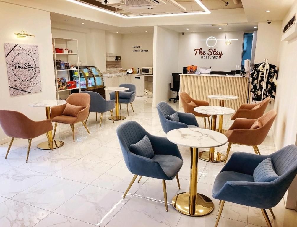 A hotel lobby with seating areas, a reception desk, and a snack corner.