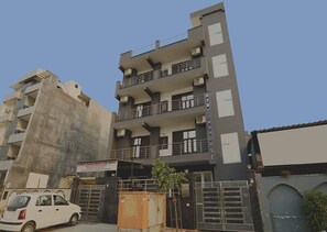 Exterior - Hotel O Noida premium inn (Noida)