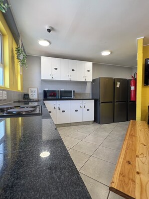 Private kitchen - ADOWA Living at Ravenscraig House (Cape Town)