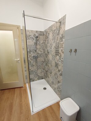 Bathroom - Megaride's Dependance (COMO)
