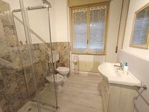 Bathroom - Megaride's Dependance (COMO)
