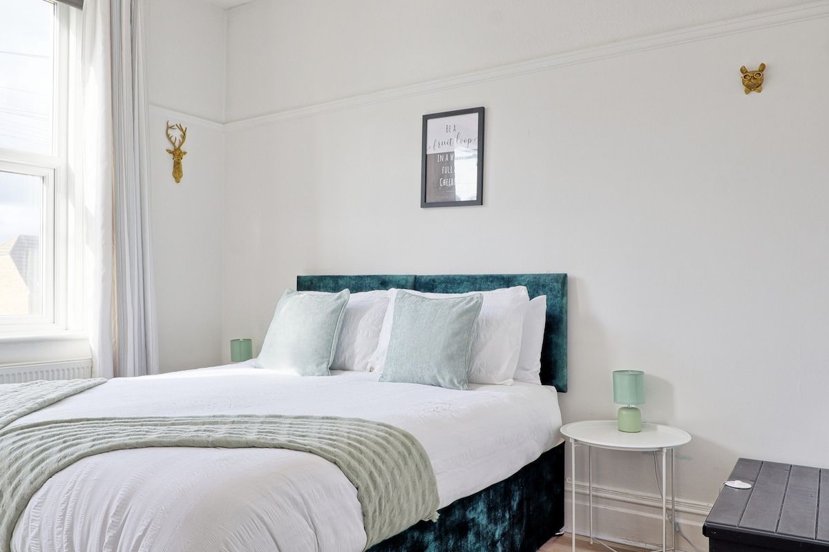 The bedroom sleeps up to 3 guests with one double zip-link bed, a single bed, heating, hangers, and a window with darkening shades. 

Bed arrangements can be changed on request to suit your needs.