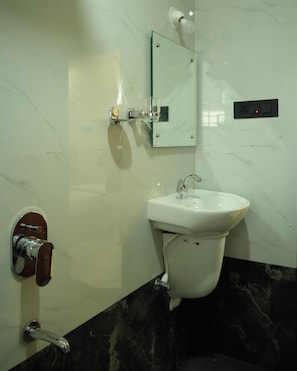 Bathroom - Aurea Inn (Gokarna)