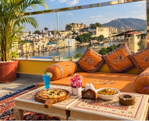 Front of property - Nomadic Hostel and Cafe By the Lake (Udaipur)
