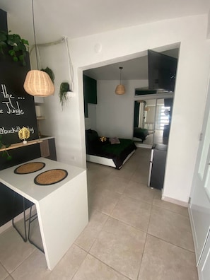 A compact living space with a kitchenette, a dining area, and a bed. - Lovely 1 bedroom apartment close to everything SJ (San Juan)