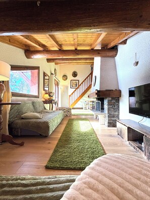 Living area - New Listing (Megève)