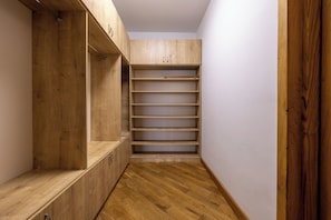 A narrow hallway with wooden flooring leading to a closet with open shelving and a built-in bench. - Marvelous 5-bedroom apartment with AC in charming Tbilisi (Tbilisi)