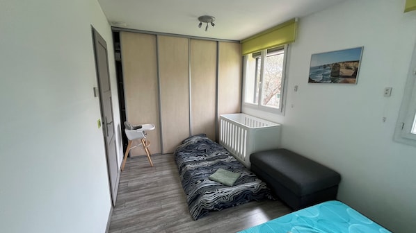 A compact room with a bed, a small table, a window, and a radiator. - New Listing (Velaux)