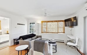 Living area - Cozy Cottage by the beach - Seabreeze #1 (Hampton Bays)