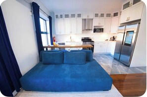 Living area - Beautiful 2 Bedroom apartment centrally located in Brooklyn. (Brooklyn)