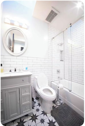 Bathroom - Beautiful 2 Bedroom apartment centrally located in Brooklyn. (Brooklyn)