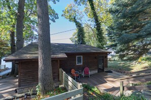 Exterior - NEW! Lakefront home - Private Dock & Fully Fenced Yard - Dog Friendly! (Paw Paw)