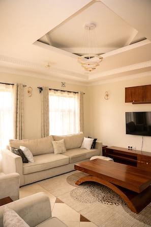 Living area - LUDAS APARTMENTS ARUSHA (Arusha)