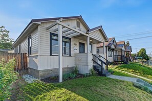 Exterior - The Haven at The Cottages on Methow - Cozy Retreat Near Downtown Wenatchee (Wenatchee)
