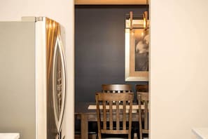 Dining - Charming 1BR Home near U of M & Stadium | Parking (Winnipeg)