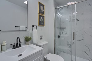 Bathroom - Carnegie, W Main St 208 A Cozy 2 Bedroom Private Apartment (Carnegie)