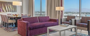 Presidential living room - 2BR Presidential Reserve Suite - F1 Grand Prix Weekend (Las Vegas)
