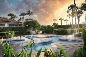 A pool with a hot tub, surrounded by palm trees and a hedge. - Palm Beach | Beach & Resort Pools | 2BR Villa (Palm Beach Shores)