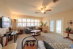 Boat, Fish, Swim! Waterfront Lake June Hideaway Reviews, Deals & Photos ...