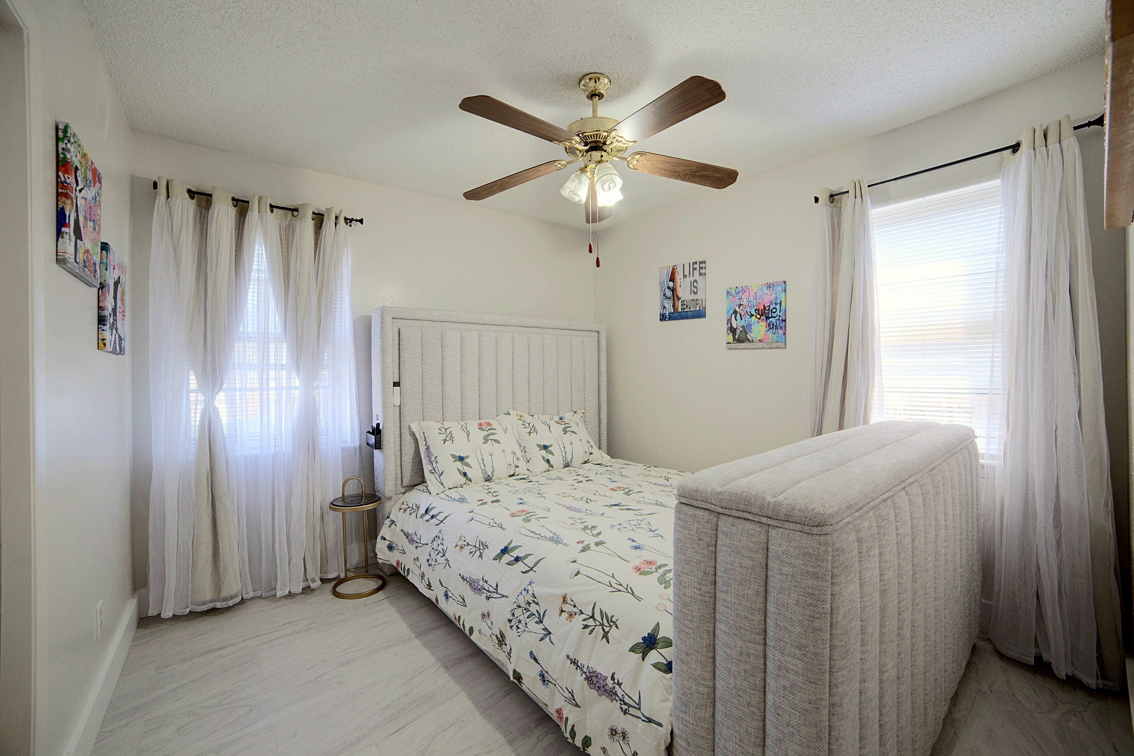 Bedroom 2 | Queen Bed