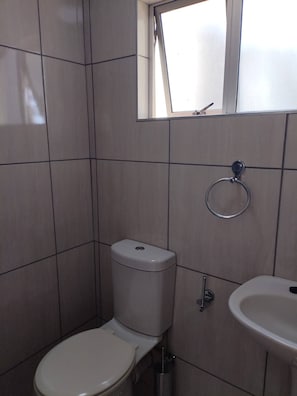 Bathroom - Room-panoramic Ocean Views Private Studi (Port Shepstone)