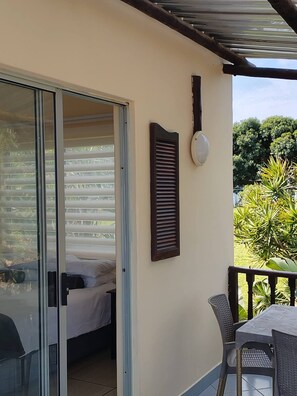 Outdoor dining - Room-balcony View With Lovely Sea (Port Shepstone)