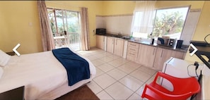 Room - Room-balcony View With Lovely Sea (Port Shepstone)