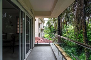 Terrace/patio - Staymaster Terra-4BR Villas w Pool & Gym (Siolim)