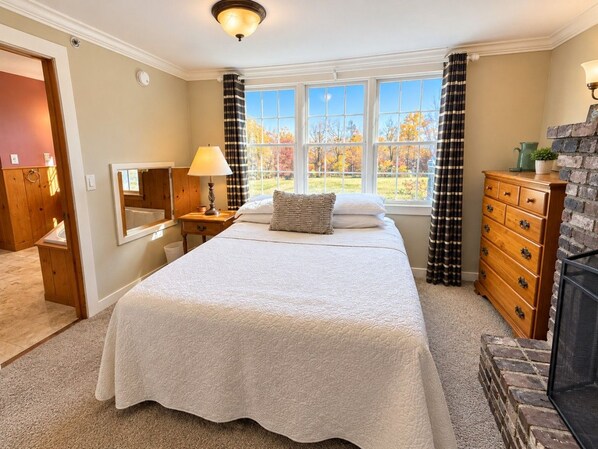 Bright Bedroom with Scenic Window Views - Wiley Inn | Rustic Retreat with Jetted Tub and Corner Shower (Peru)