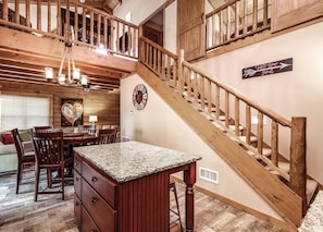 A wooden staircase with a sign that reads 'Welcome Home.' - Branson | Family Treehouse Retreat | Pools + Fitness | 2BR (Ridgedale)