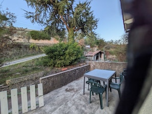 Outdoor dining - New Listing (Saint-Affrique)