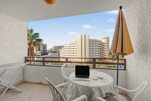 Outdoor dining - 'Villasyaiza ' los Juncos I' (San Bartolomé de Tirajana)