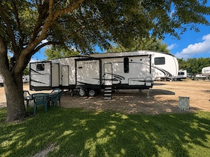 Exterior - Superb 2-Bedroom RV On The Lake- City Convenience- Arlington (Grand Prairie)