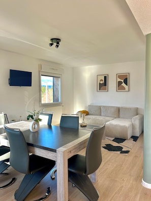Dining - New Listing (La Bresse)