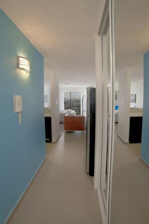 Room - Oceana #2. Beach front unit in Isla Verde (Carolina)