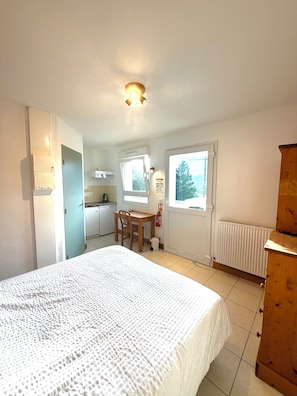 Room - New Listing (La Bresse)