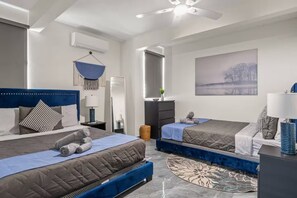 Room - 6BR /Pickleball/ Rooftop & Pool (La Dolores)