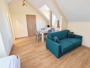Living area - New Listing (Versailles)