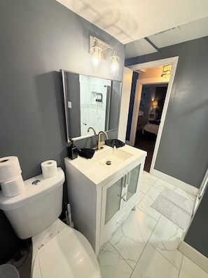 Bathroom - Fabulous 5-bedroom house in Raleigh (Raleigh)
