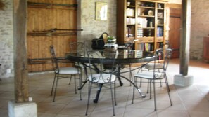 Dining - LE DOMAINE DEN BAS AUGY SUR AUBOIS (AUGY SUR AUBOIS)
