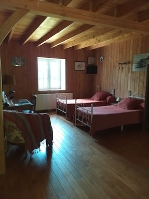 Room - LE DOMAINE DEN BAS AUGY SUR AUBOIS (AUGY SUR AUBOIS)