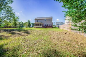 A two-story house with a covered porch and a fenced backyard. - Exmoor Sunroom Retreat - 2Story Home (Jacksonville)