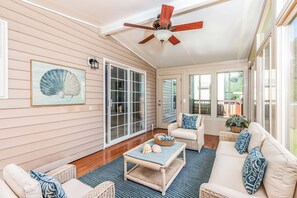 Living area - Exmoor Sunroom Retreat - 2Story Home (Jacksonville)