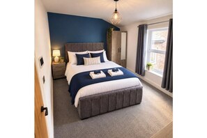 Room - Modern Studio Apartment 7-Private Kitchen & Shower (Manchester)