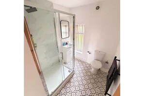 Bathroom - Modern Studio Apartment 7-Private Kitchen & Shower (Manchester)