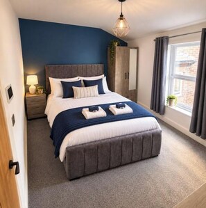 Room - Modern Studio Apartment 7-Private Kitchen & Shower (Manchester)