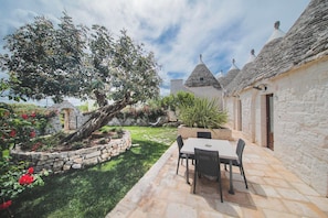 Outdoor dining - New Listing (Puglia)